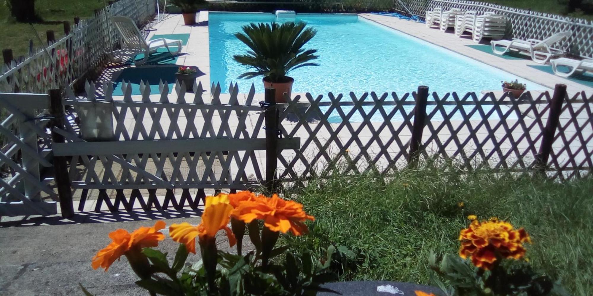 Hotel Du Val D'Aure Cadeac Exterior photo