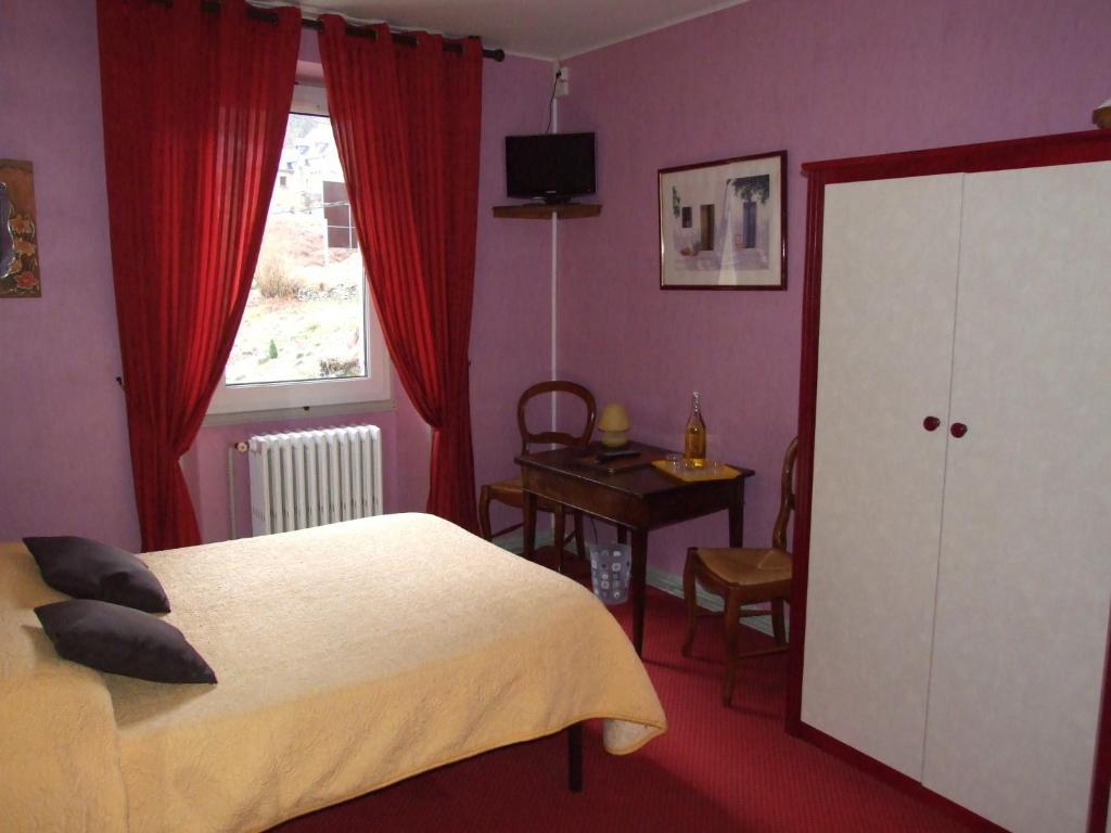 Hotel Du Val D'Aure Cadeac Room photo