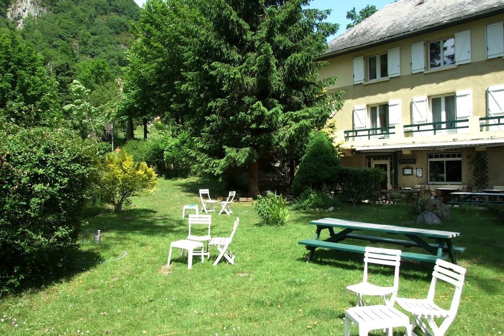 Hotel Du Val D'Aure Cadeac Exterior photo