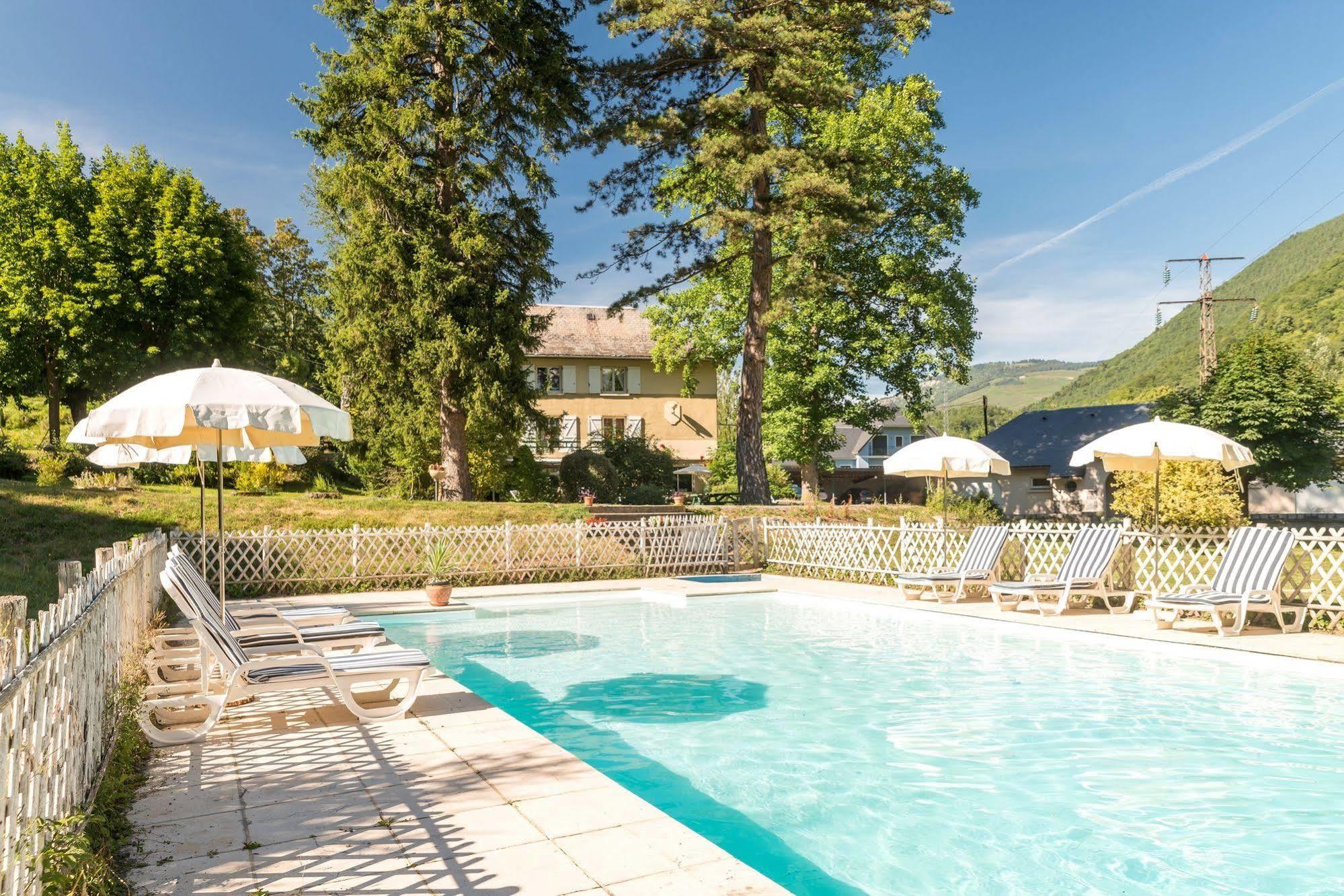 Hotel Du Val D'Aure Cadeac Exterior photo