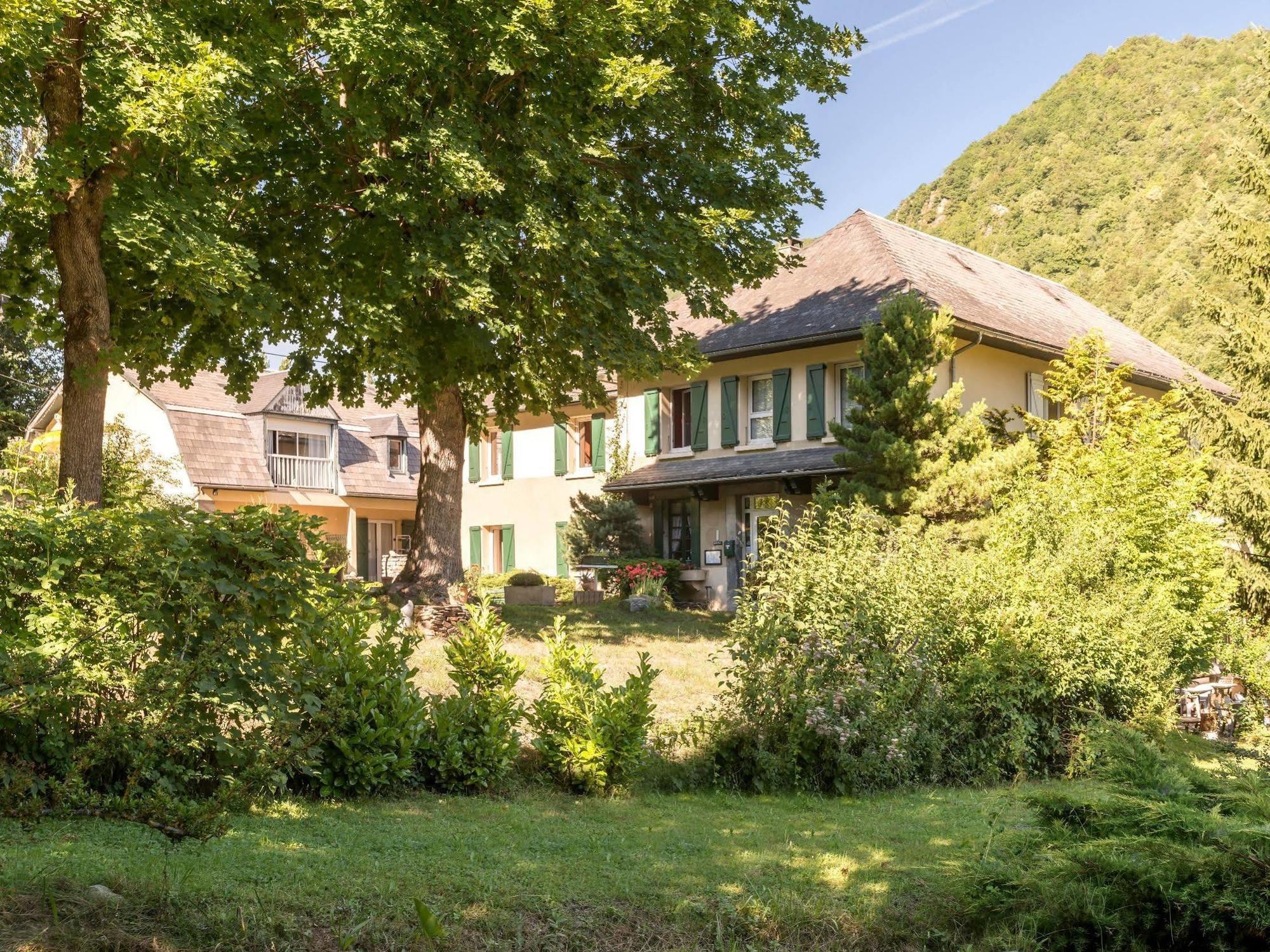 Hotel Du Val D'Aure Cadeac Exterior photo