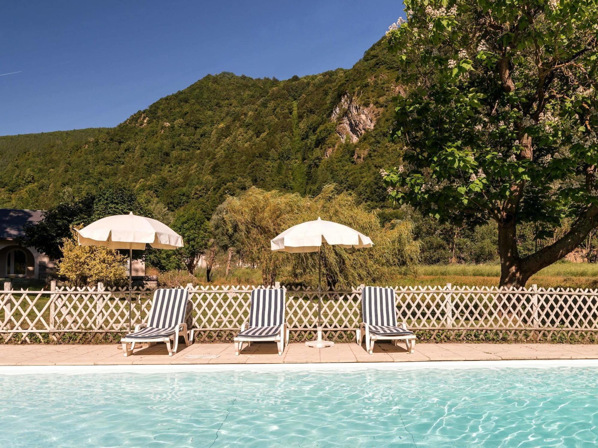 Hotel Du Val D'Aure Cadeac Exterior photo