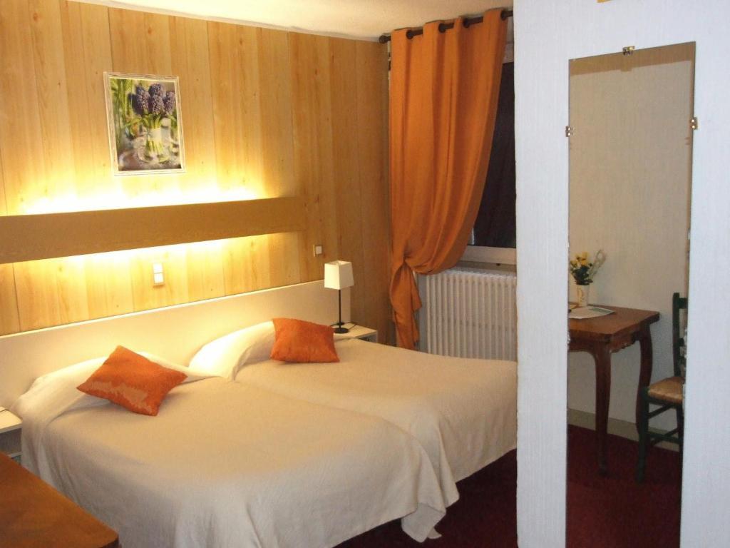 Hotel Du Val D'Aure Cadeac Room photo